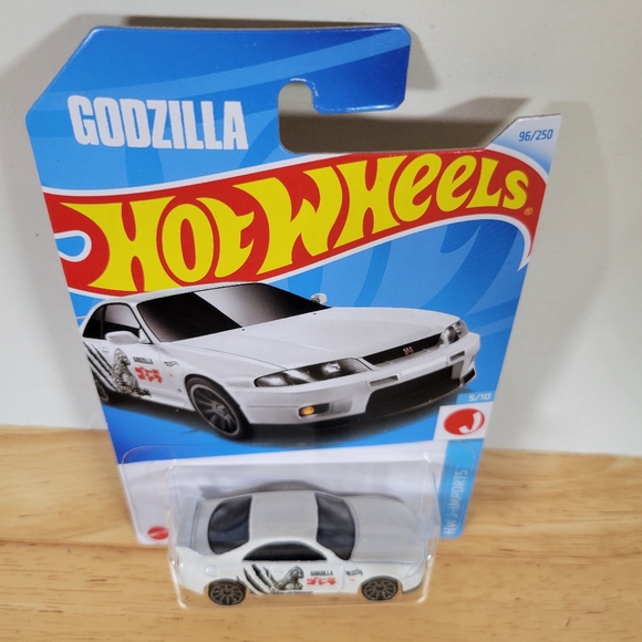 Nissan Skyline GT-R Hot Wheels Godzilla Die-cast B - Picture 8 of 8